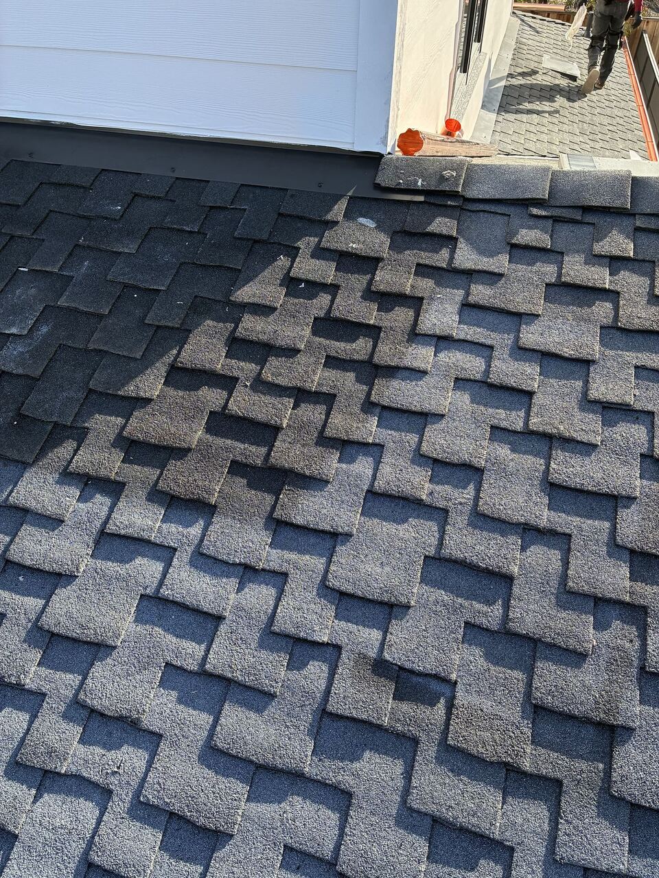 Premium Landmark shingle field detail on Campbell new construction