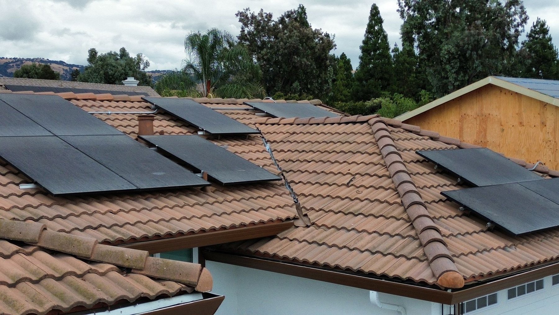 Asphalt Shingle vs. Concrete Tile: Which Is Right for Your Bay Area Home?